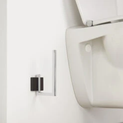 Tiger Reserverolhouder Zenna Hangend Chroom/Wengé 8 Tiger Reserverolhouder Zenna Hangend Chroom/Wengé -Tiger 123 2913