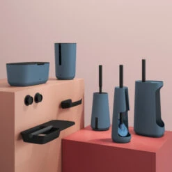 Tiger Toiletborstelhouder TESS Met Opbergfunctie Vrijstaand En Swoop Borstel Flexibel Blauw/zwart 25 Tiger Toiletborstelhouder TESS Met Opbergfunctie Vrijstaand En Swoop Borstel Flexibel Blauw/zwart -Tiger 123 2996