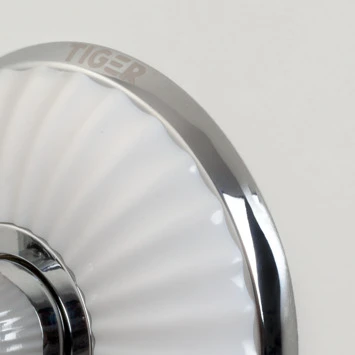 Tiger Toiletrolhouder Ivy Chroom/wit Met Klep 3 Tiger Toiletrolhouder Ivy Chroom/wit Met Klep - Afbeelding 3